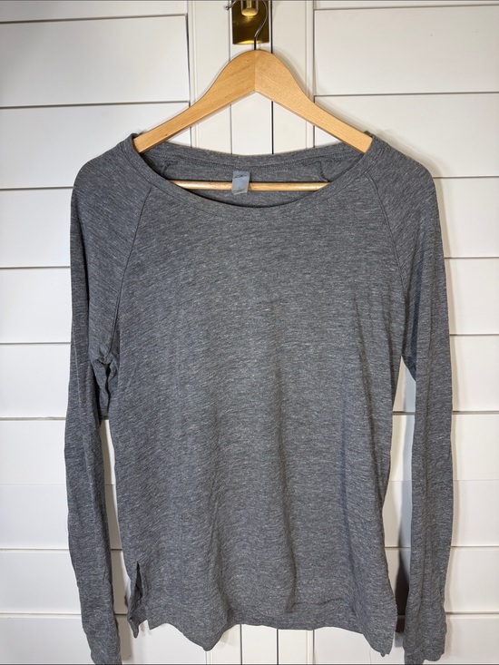 Alternative Apparel Tops - Alternative Apparel Gray Women's Long-Sleeve Crew Top. Heather Gray.